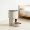 PETMIREO Core C01 automatic pet feeder in cream with dark lid