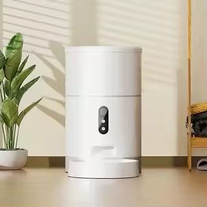 PETMIREO View V01 WiFi pet feeder with camera in a living room setting